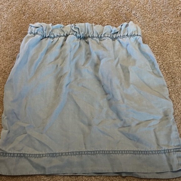 Banana Republic- Denim Jean soft skirt - Picture 2 of 2